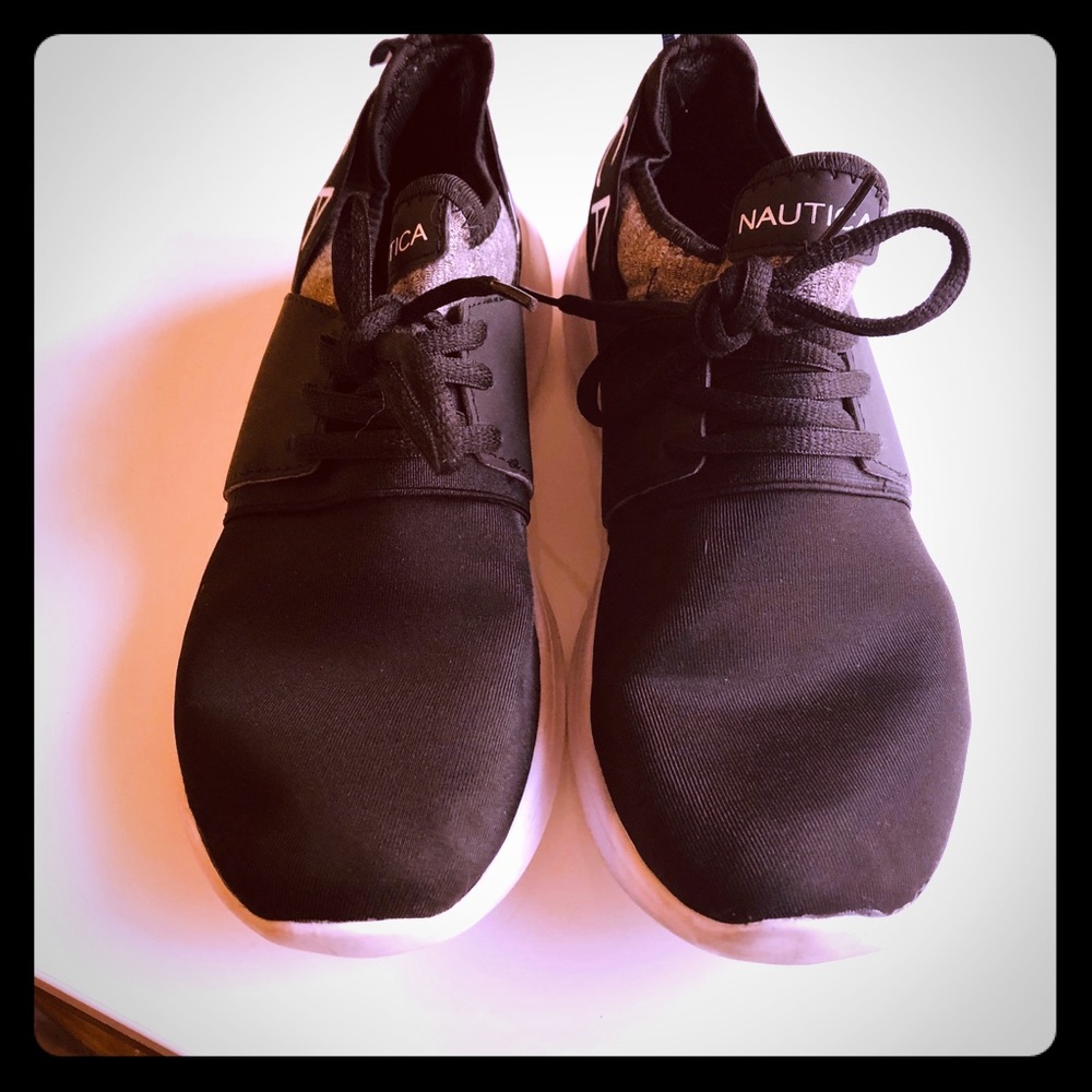Nautica Gray & Black Athletic Shoes!